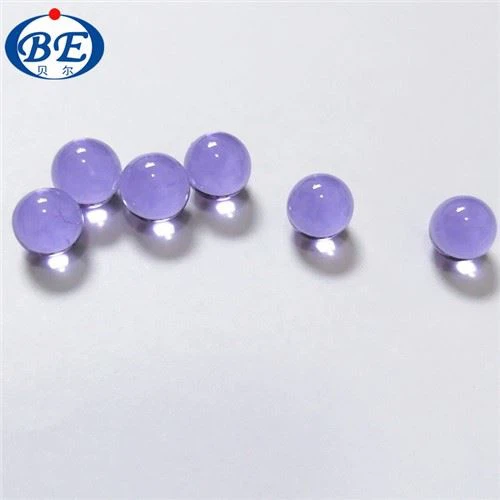 Läbipaistvad lillad klaaskuulid